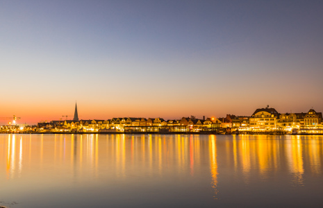 Bild-Nr: 12652862 Travemünde Vorderreihe im goldenen Licht Erstellt von: Ursula Reins