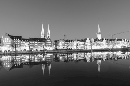Bild-Nr: 12718881 Nachtlichter in der Lübecker Altstadt   Erstellt von: Ursula Reins