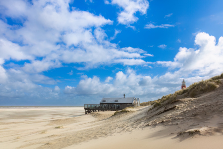 Bild-Nr: 12722988 Strandpavillon Faro Beach und Leuchtturm auf Texel Erstellt von: Daniela Beyer