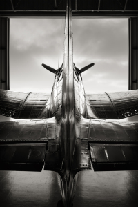 Bild-Nr: 12730577 historisches flugzeug im hangar Erstellt von: fp