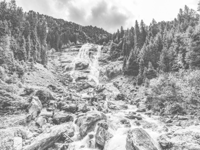 Bild-Nr: 12734785 Grawa Wasserfall im Stubaital in Tirol - Monochrom Erstellt von: dieterich