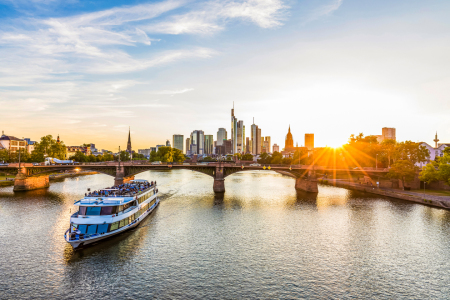 Bild-Nr: 12742098 Ausflugsschiff vor der Skyline von Frankfurt  Erstellt von: dieterich