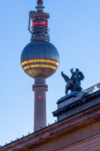 Bild-Nr: 12742598 Berliner Fernsehturm am Abend Erstellt von: eyetronic