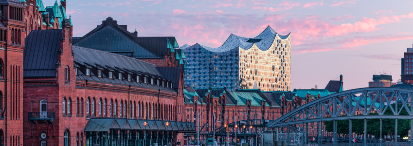 Bild-Nr: 12744118 Elbphilharmonie und Speicherstadt Panorama Erstellt von: eyetronic