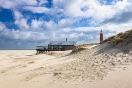 Bild-Nr: 12744203 Leuchtturm und Strandbar auf Texel Erstellt von: Daniela Beyer