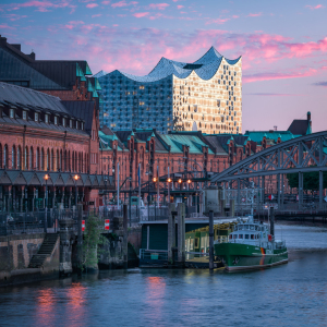 Bild-Nr: 12744356 Elbphilharmonie bei Sonnenuntergang Erstellt von: eyetronic