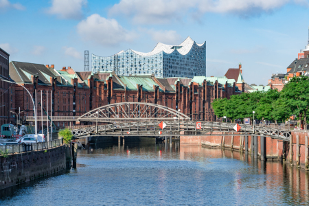 Bild-Nr: 12744711 Kibbelstegbrücke und Elbphilharmonie in Hamburg Erstellt von: eyetronic
