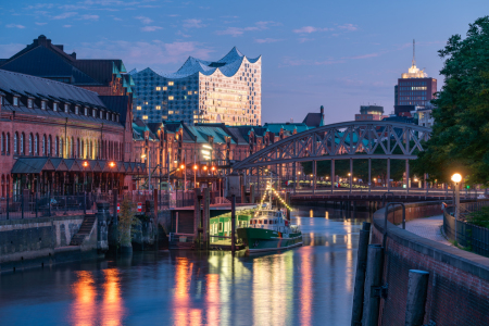 Bild-Nr: 12744959 Speicherstadt und Elbphilharmonie am Abend Erstellt von: eyetronic