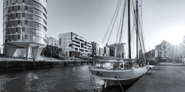 Bild-Nr: 12745181 Segelschiff Elbe und Elbphilharmonie in Hamburg Erstellt von: dieterich