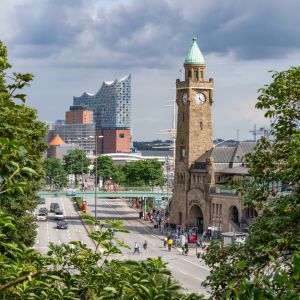 Bild-Nr: 12748657 Elbphilharmonie und Pegelturm in Hamburg Erstellt von: eyetronic