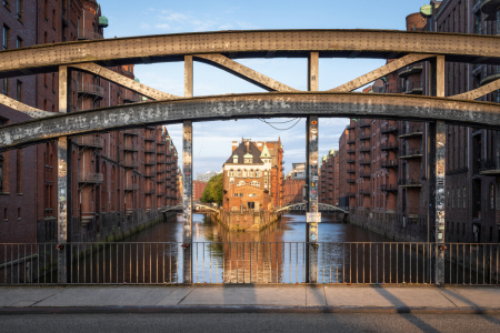 Bild-Nr: 12748663 Poggenmühlenbrücke mit Wasserschloss in Hamburg Erstellt von: eyetronic