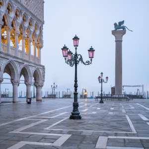 Bild-Nr: 12749163 Straßenlaterne am Markusplatz in Venedig Erstellt von: eyetronic