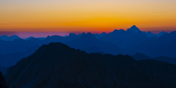 Bild-Nr: 12749435 Sonnenaufgang in den Alpen Erstellt von: Walter G. Allgöwer