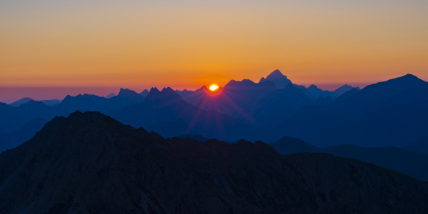 Bild-Nr: 12754058 Allgäuer Alpen bei Sonnenaufgang Erstellt von: Walter G. Allgöwer