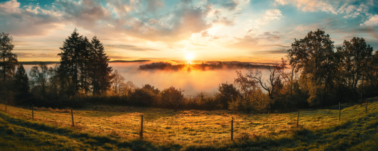 Bild-Nr: 12756890 Glorreicher Sonnenaufgang über ländlicher Idylle Erstellt von: Smileus