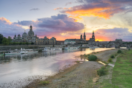 Bild-Nr: 12768362 Die Skyline von Dresden bei Sonnenuntergang Erstellt von: Michael Valjak