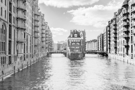 Bild-Nr: 12772487 Wasserschloss Hamburg Erstellt von: Ursula Reins