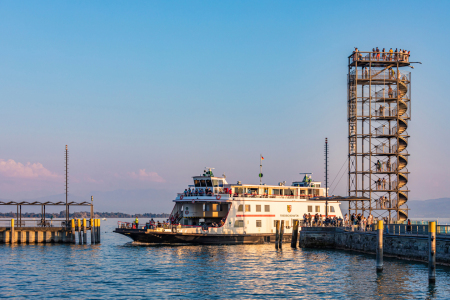 Bild-Nr: 12786903 Fähre und Molenturm in Friedrichshafen am Bodensee Erstellt von: dieterich