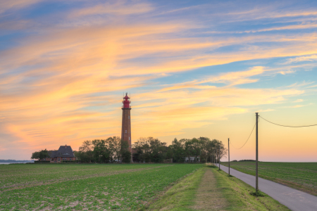Bild-Nr: 12790179 Leuchtturm Flügge auf Fehmarn bei Sonnenuntergang Erstellt von: Michael Valjak