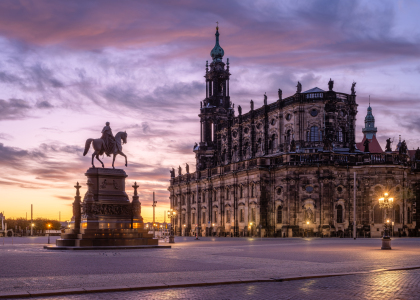 Bild-Nr: 12794143 Hofkirche mit König-Johann-Denkmal in Dresden Erstellt von: eyetronic