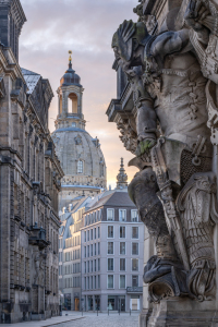 Bild-Nr: 12803367 Georgentor und Frauenkirche bei Sonnenaufgang Erstellt von: eyetronic