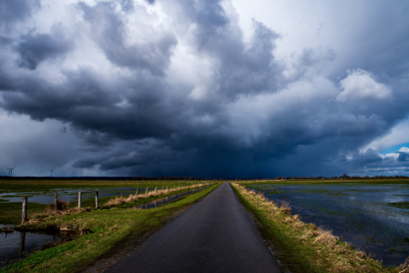 Bild-Nr: 12803417 Dunkle Wolken über dem Land Erstellt von: Tanja Riedel