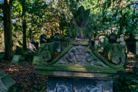 Bild-Nr: 12805788 Einzigartige Grabsteine auf einem Friedhof Erstellt von: volker heide
