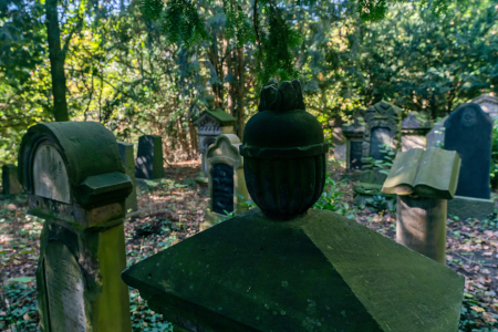 Bild-Nr: 12805791 Grabsteine auf einem historischen Friedhof Erstellt von: volker heide