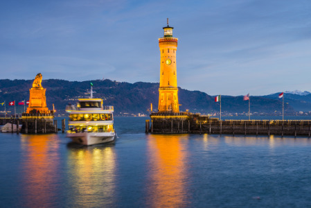 Bild-Nr: 12805847 Hafeneinfahrt in Lindau Erstellt von: Walter G. Allgöwer