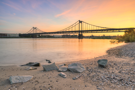 Bild-Nr: 12805910 Krefeld-Uerdinger Brücke bei Sonnenuntergang Erstellt von: Michael Valjak