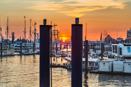 Bild-Nr: 12806353 Durchblick zum Sonnenuntergang Erstellt von: Ursula Reins