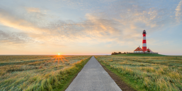 Bild-Nr: 12809990 Leuchtturm Westerhever bei Sonnenaufgang Erstellt von: Michael Valjak