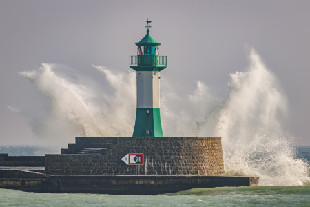 Bild-Nr: 12810706 Leuchtturm Sassnitz Erstellt von: FotoDeHRO