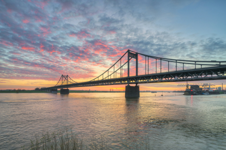 Bild-Nr: 12812449 Rheinbrücke Krefeld-Uerdingen bei Sonnenaufgang Erstellt von: Michael Valjak