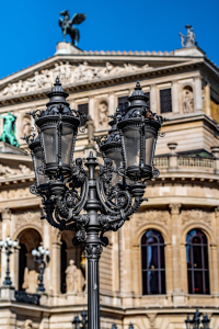 Bild-Nr: 12812932 vor der Alten Oper Frankfurt Erstellt von: maicolpue