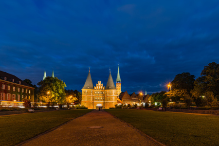 Bild-Nr: 12814052 Concordia Domi Foris Pax  Holstentor  Lübeck   Erstellt von: Ursula Reins