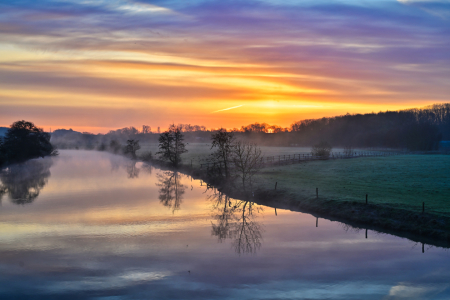 Bild-Nr: 12815405 Flusslandschaft vor Sonnenaufgang  Erstellt von: falconer59