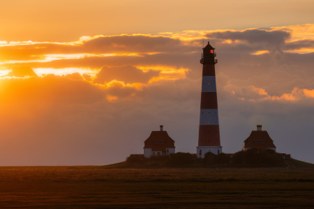 Bild-Nr: 12815622 Sonnenuntergang am Leuchtturm Westerheversand Erstellt von: Daniela Beyer