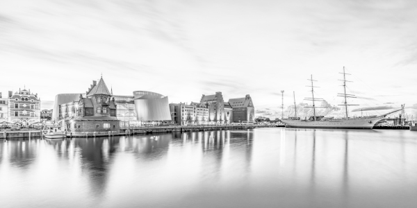 Bild-Nr: 12821381 Ozeaneum und Gorch Fock I in Stralsund Erstellt von: dieterich