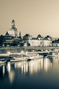 Bild-Nr: 12827171 Dresden mit der Frauenkirche bei Nacht - monochrom Erstellt von: dieterich