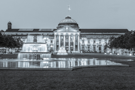 Bild-Nr: 12827172 Kurhaus und Spielbank in Wiesbaden - monochrom Erstellt von: dieterich