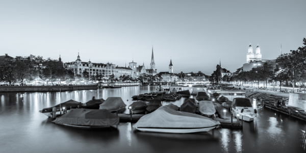 Bild-Nr: 12828210 Zürich mit dem Grossmünster bei Nacht - monochrom Erstellt von: dieterich