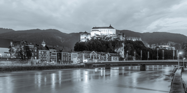 Bild-Nr: 12833346 Kufstein in Tirol bei Nacht - monochrom Erstellt von: dieterich