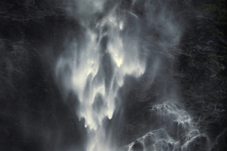Bild-Nr: 12842297 Faszinierenden Wasserfalls mit verträumten Formen Erstellt von: Smileus