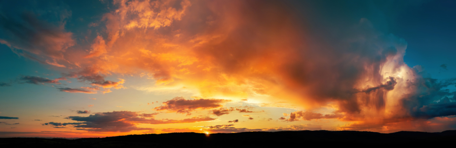 Bild-Nr: 12844157 Dramatische Gewitterwolken bei Sonnenuntergang Erstellt von: Smileus