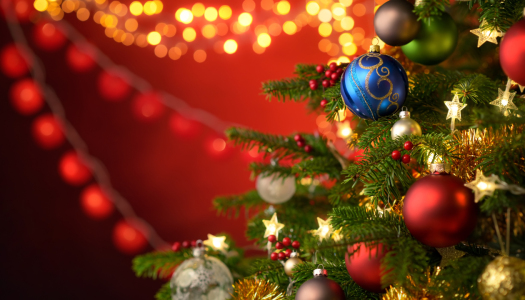 Bild-Nr: 12845063 Elegante Weihnachtsszene mit geschmücktem Baum Erstellt von: Smileus