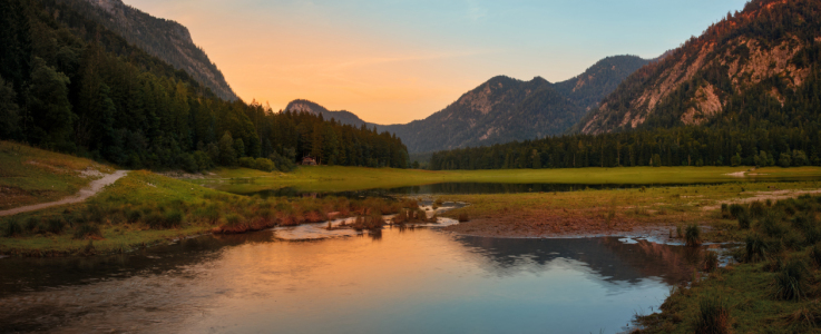 Bild-Nr: 12849616 Abendrot am See umgeben von malerischen Bergen Erstellt von: Smileus