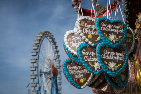 Bild-Nr: 12850824 Lebkuchen Herzen auf dem Oktoberfest 2024 in Münch Erstellt von: KundenNr-312982