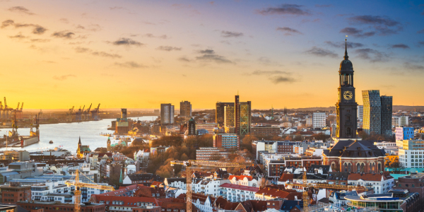 Bild-Nr: 12879975 Panorama von Hamburg mit Michel und Hafen Erstellt von: Mapics