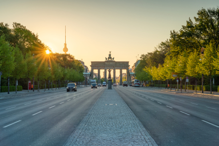 Bild-Nr: 12882055 Brandenburger Tor und Fernsehturm in Berlin Erstellt von: eyetronic